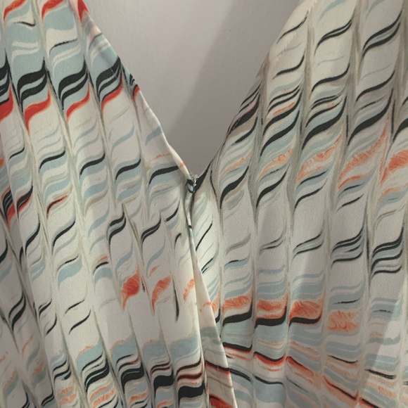 Trouve Double V Top - Picture 2 of 5